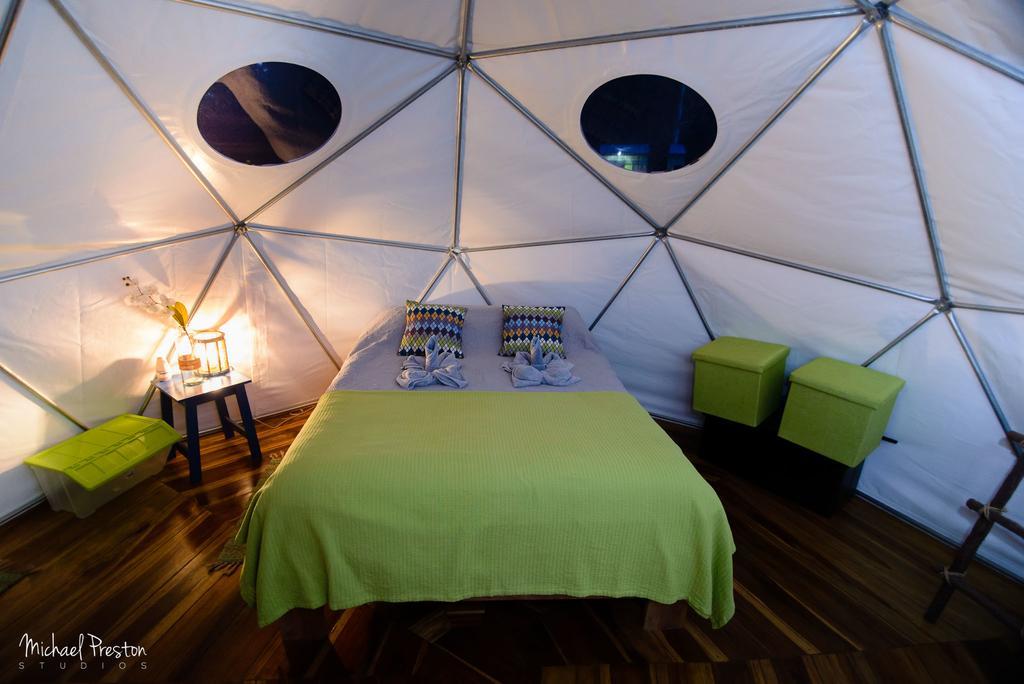 מלון מנסניו Faith Glamping Dome Costa Rica מראה חיצוני תמונה